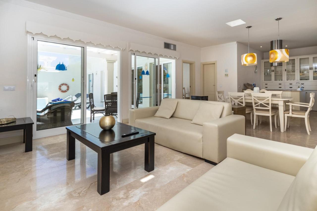 913 Villa