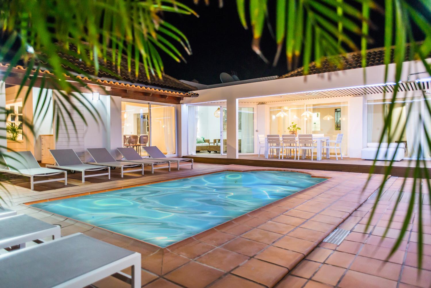 Villa Luxury 'la Bonita' With Private Heated Pool, Bbq & Free Wifi- Suiteable For Familiesfriends Corralejo