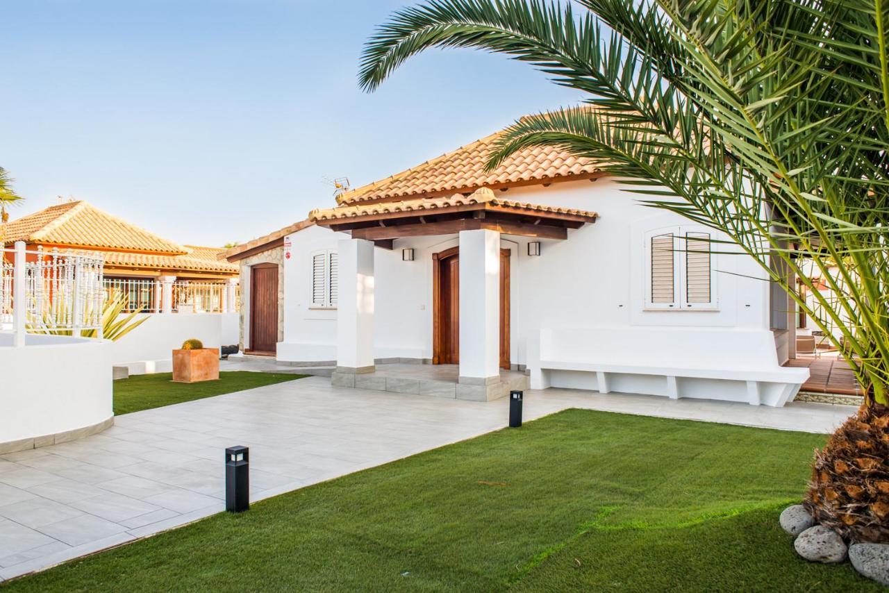 Villa Luxury 'la Bonita' With Private Heated Pool, Bbq & Free Wifi- Suiteable For Familiesfriends *