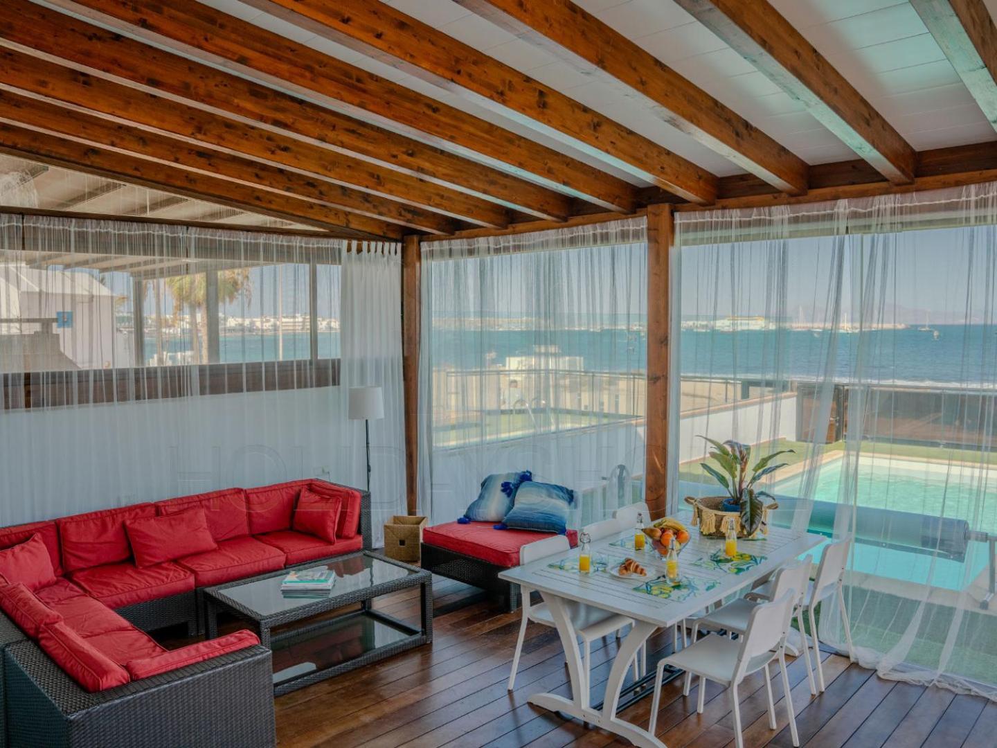 Oasis Beachfront By Holidays * Corralejo