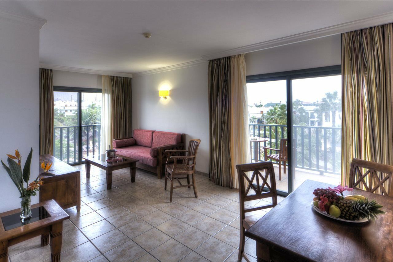 Aparthotel Marismas De