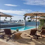 Hélène Holidays&Retreats
