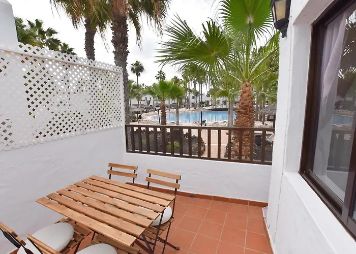 Book Jet - Oasis Pool View Apartment