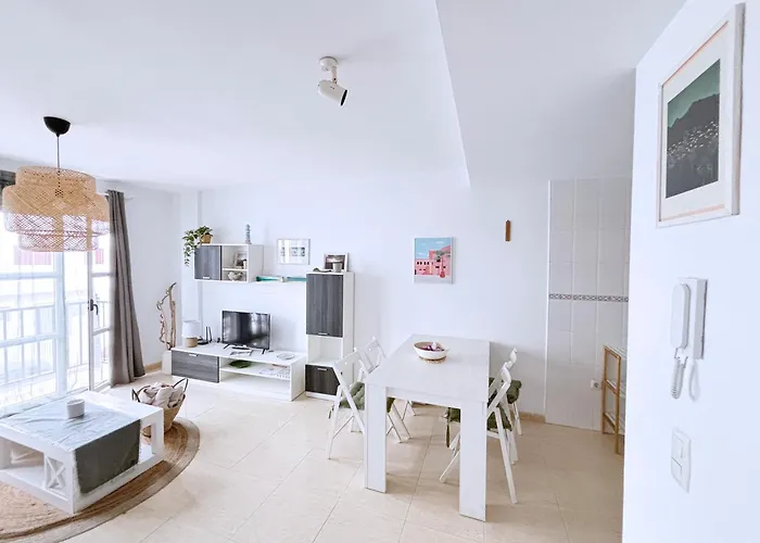 Luna De Lobos: Bright And Cozy Apartment In Bristol