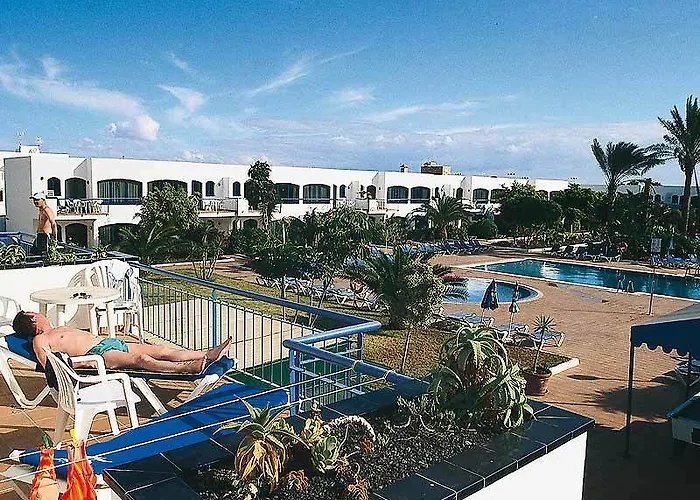 Las Palmeras I & II