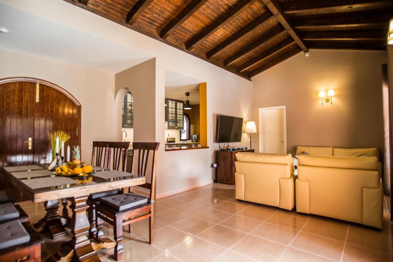 Casa Perla - With Big Garden And Private Pool Pousada