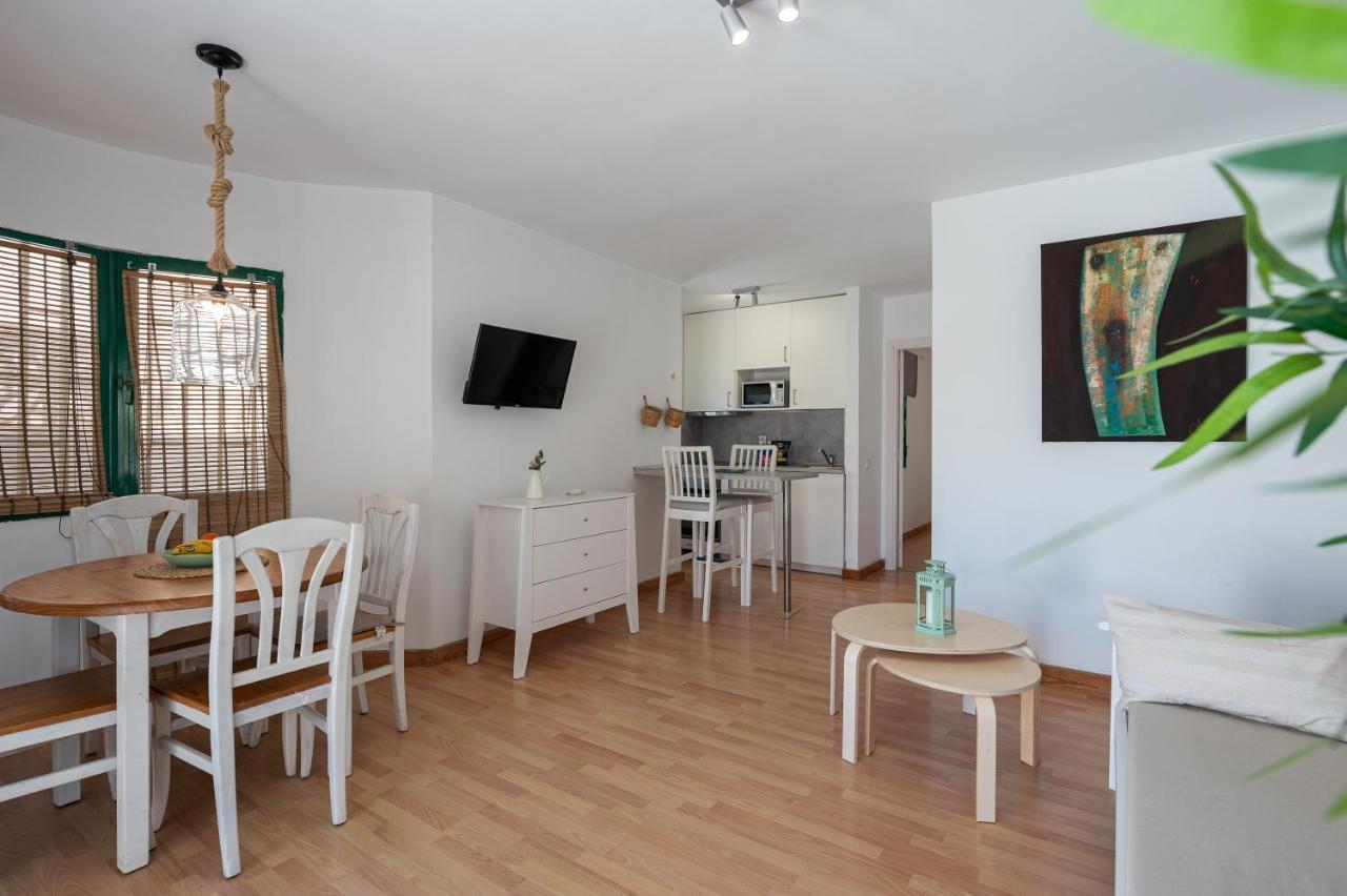 Homeforguest With Pool And Terrace 1 Min From The