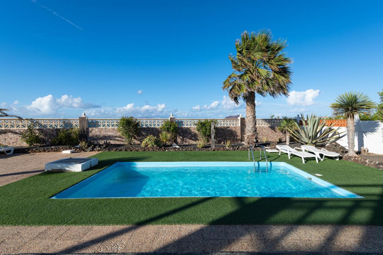 Apartment Homeforguest With Pool And Terrace 1 Min From The *