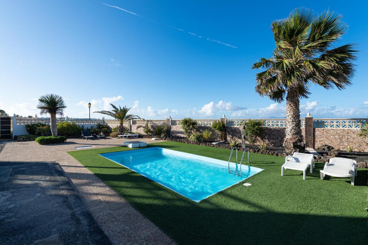Homeforguest With Pool And Terrace 1 Min From The