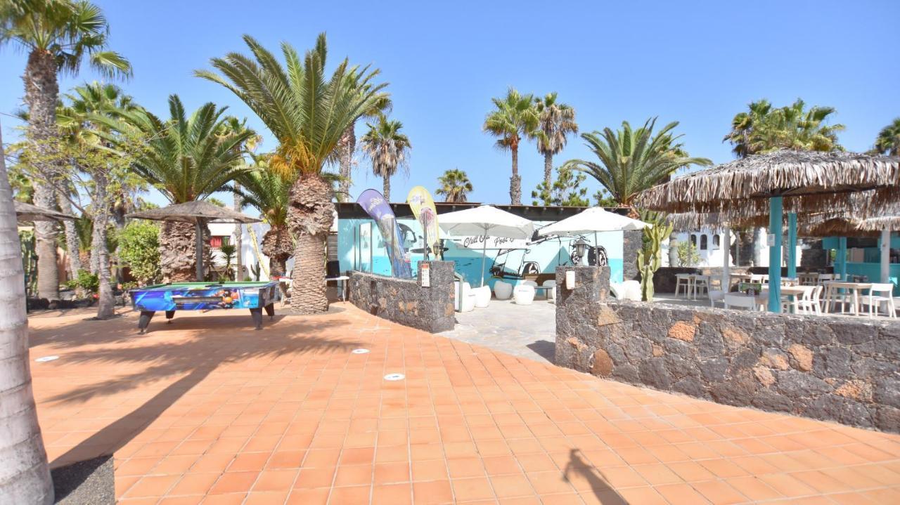 Book Jet - Oasis Pool View