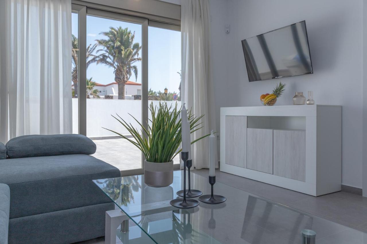 Apartment Family 1 Beachfront By Holidays *