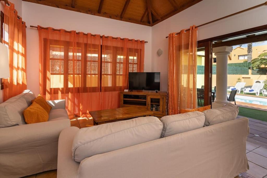 Helen - Heated Pool Wifi Smarttv Barbecue Villa *