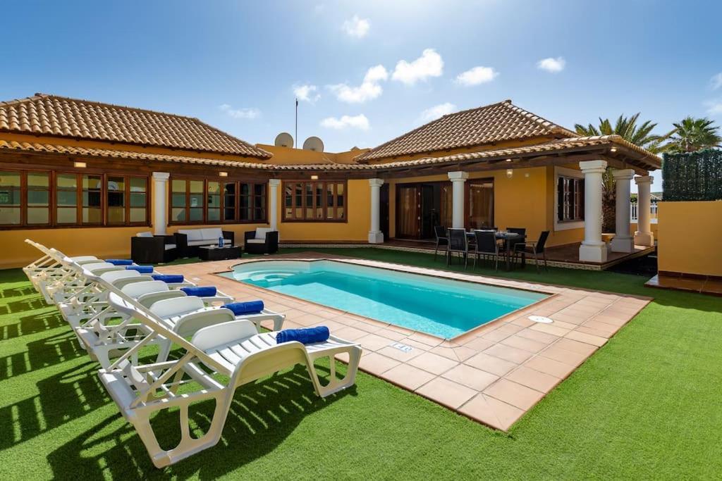 Villa Helen - Heated Pool Wifi Smarttv Barbecue Corralejo