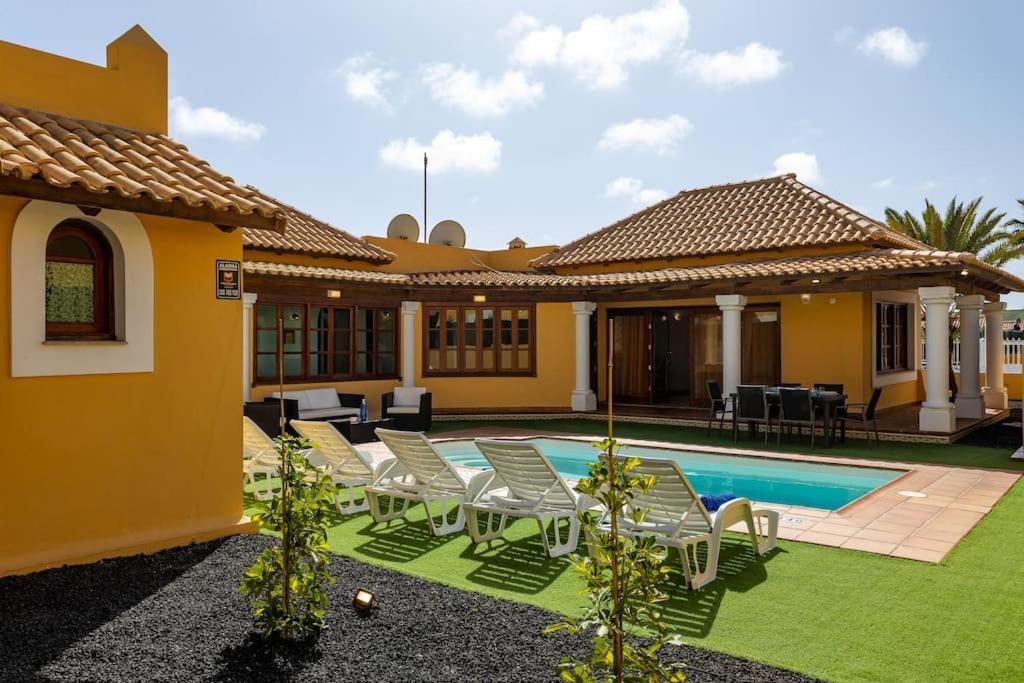 Helen - Heated Pool Wifi Smarttv Barbecue Villa Corralejo