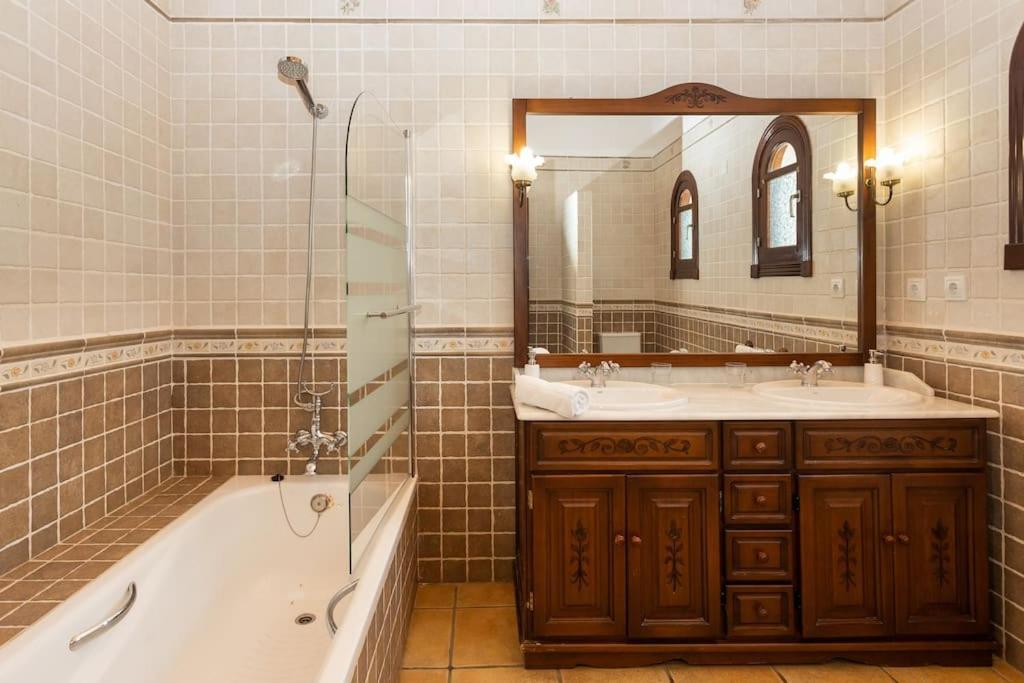 Villa Helen - Heated Pool Wifi Smarttv Barbecue *
