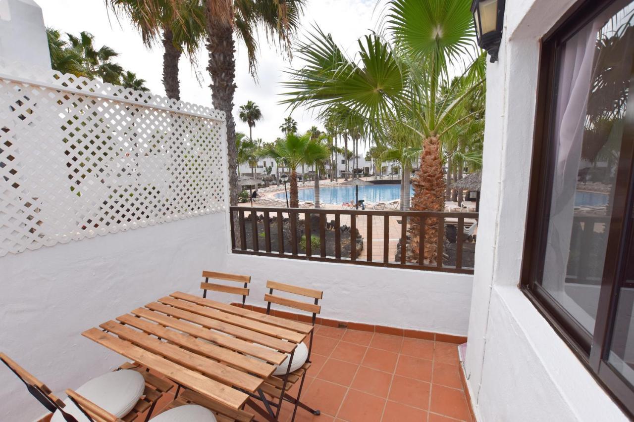 Book Jet - Oasis Pool View Apartment Corralejo