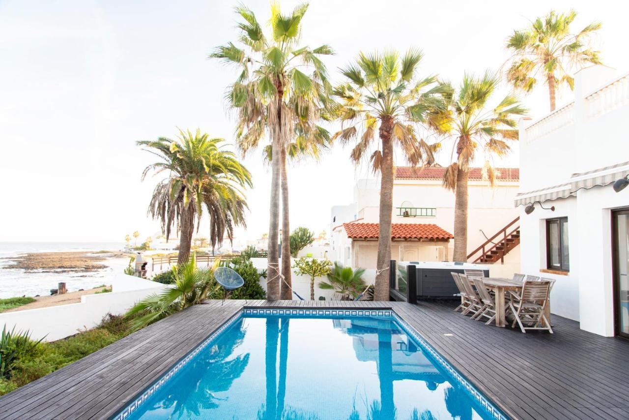 Villa Flamencos By Veaco- Beachfront & Pool