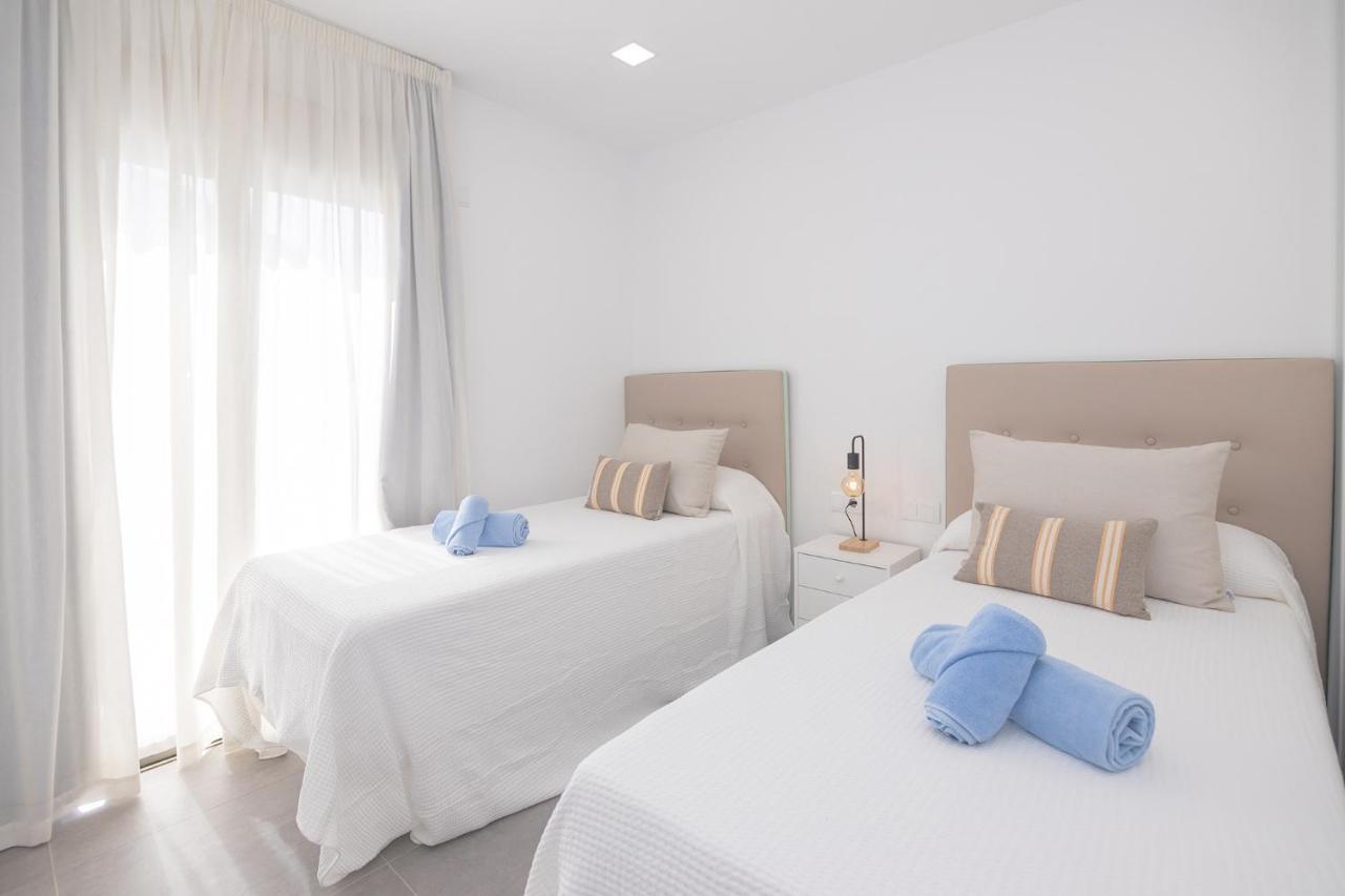 Family 1 Beachfront By Holidays Apartment *