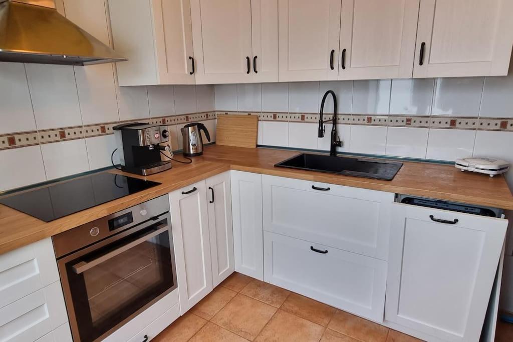 Appartement Gilda: Beautiful Spacious Apartment. Seaview From Rooftop Terrace *