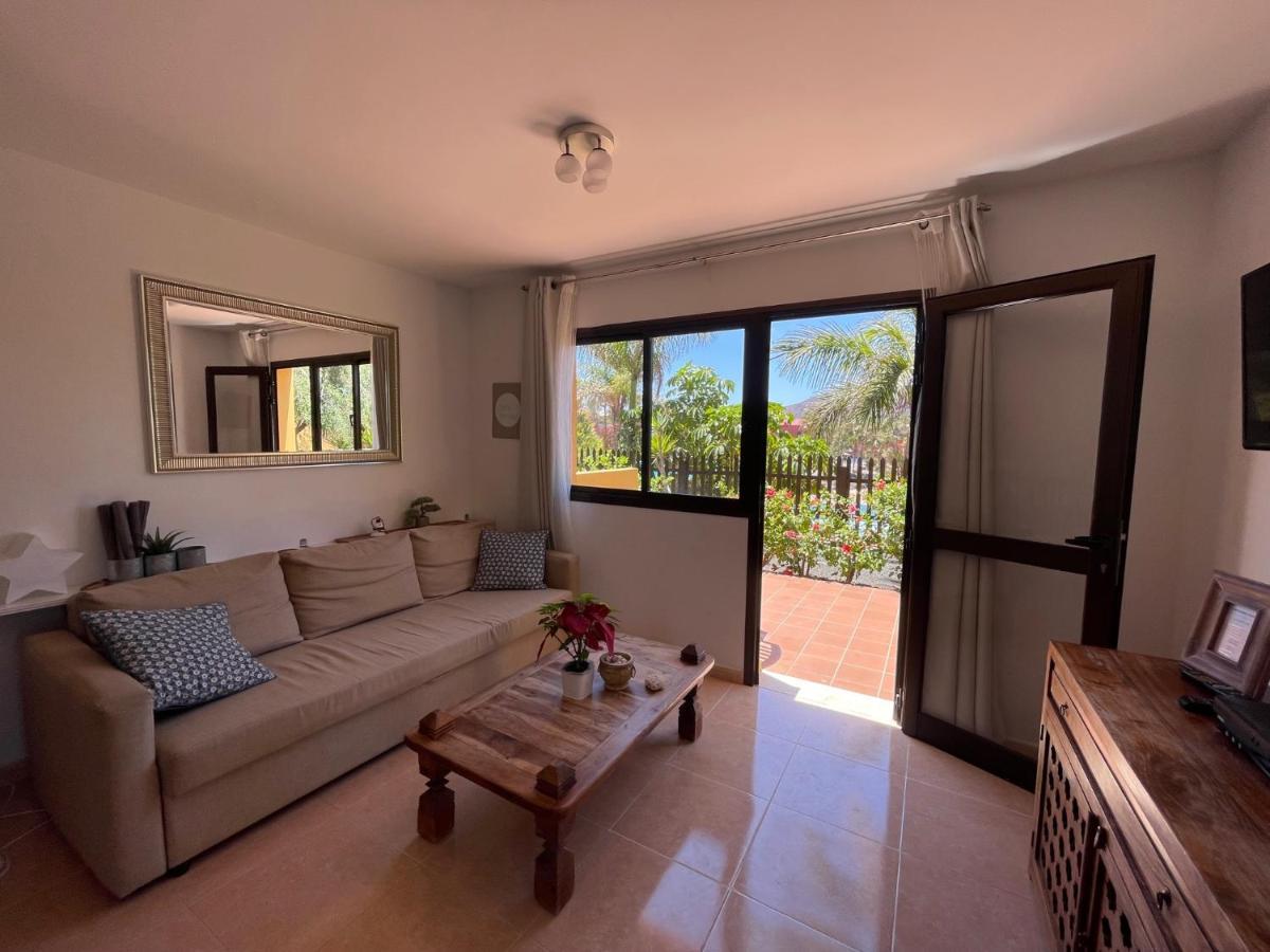 Apartment Tropical Garden Retreat: Private Terrace & Pool Oasis Corralejo