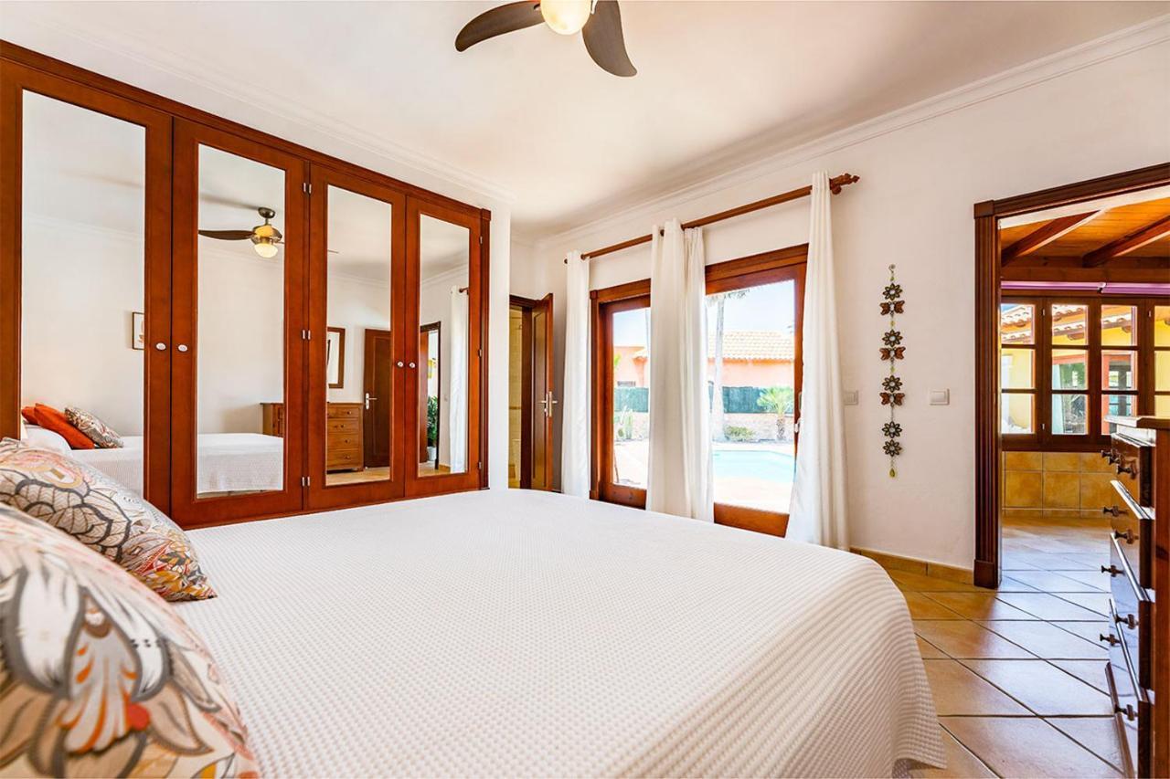 Relax 2 Private Pool By Holidays * Corralejo