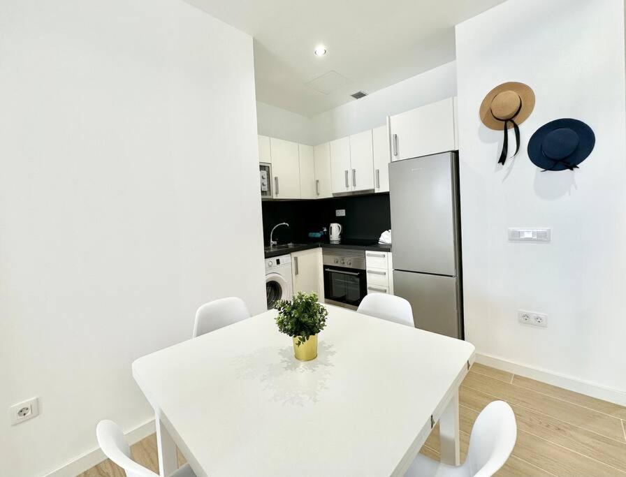 Apartment La Gofio En El Centro De Corralejo, Dos Habitaciones, Dos Banos, Terraza Privada Y Wi-fi Corralejo