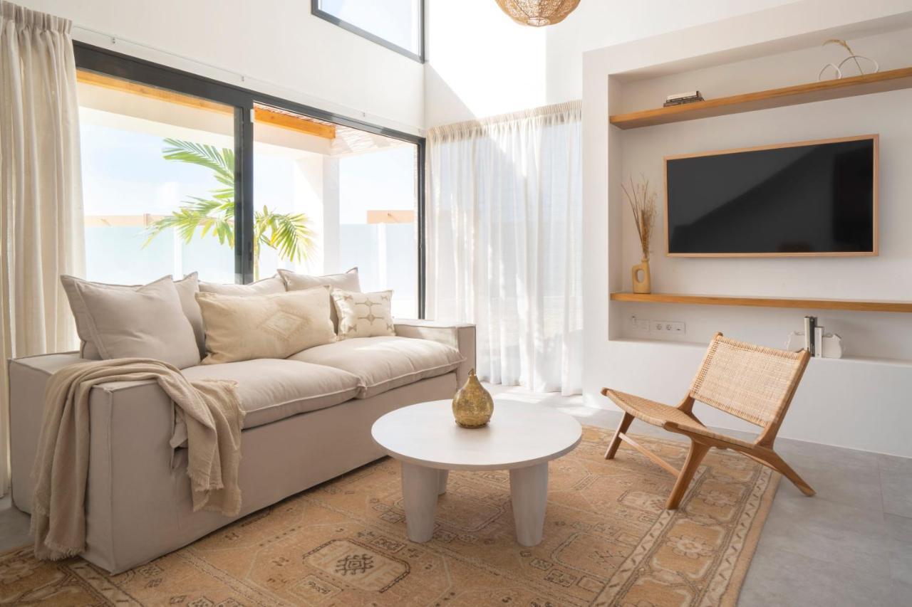 Noma - Design Space With Pool In Villa