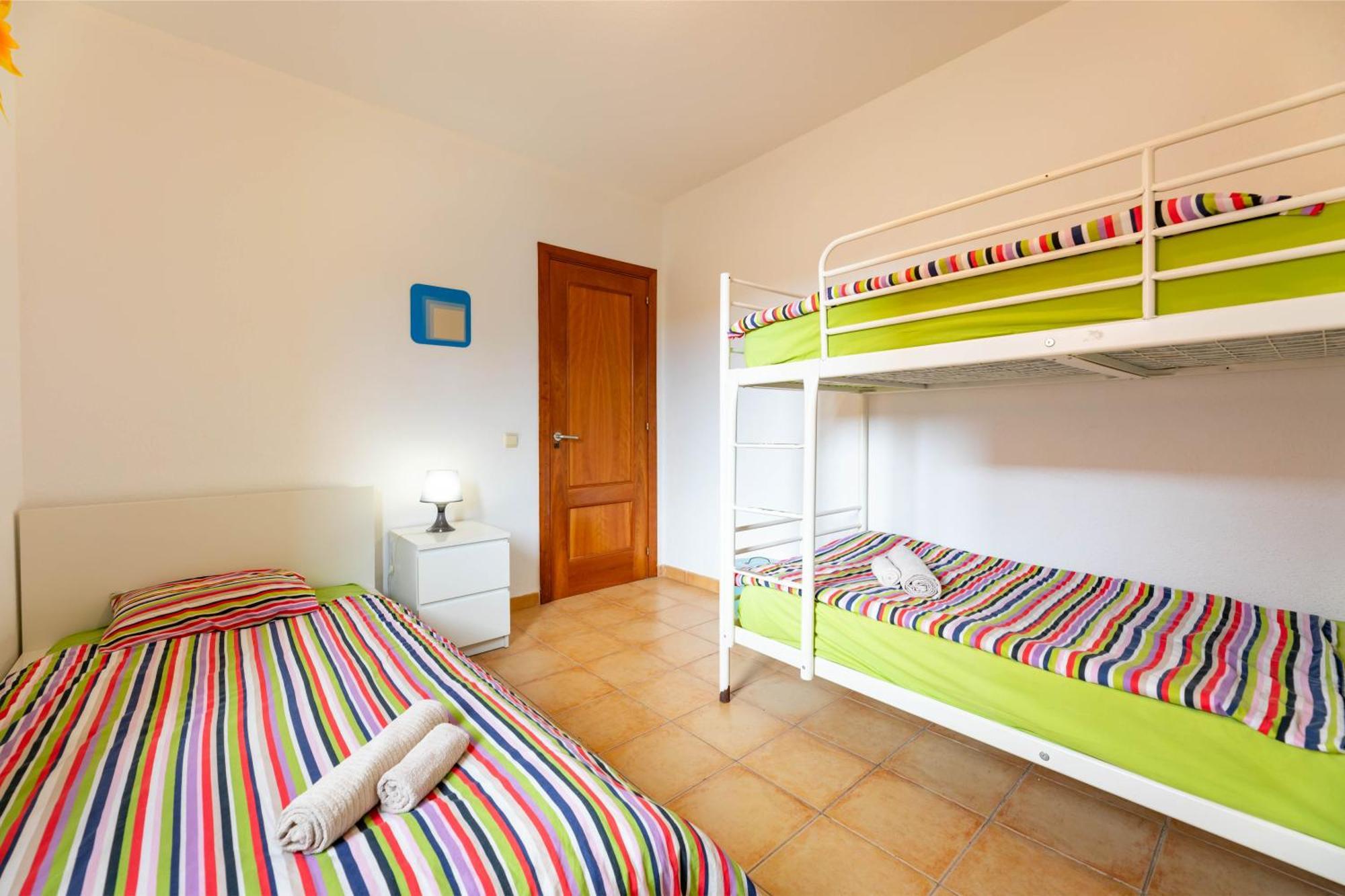 Sunrise Surf House, Big Garden, Hot Tub, Parking, Super-fast Free Wi-fi Corralejo