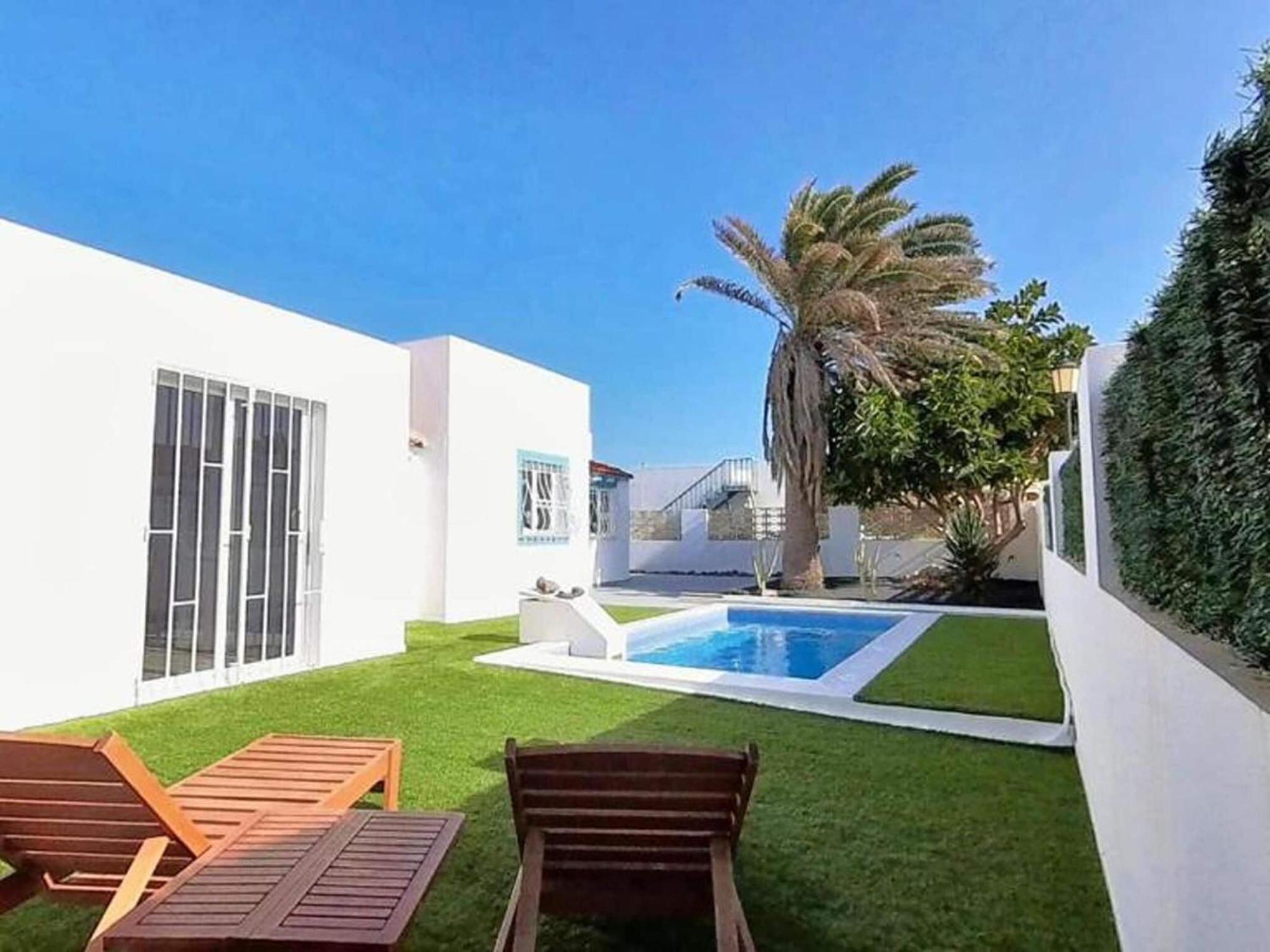 Villa With Pool And Private Access To The
