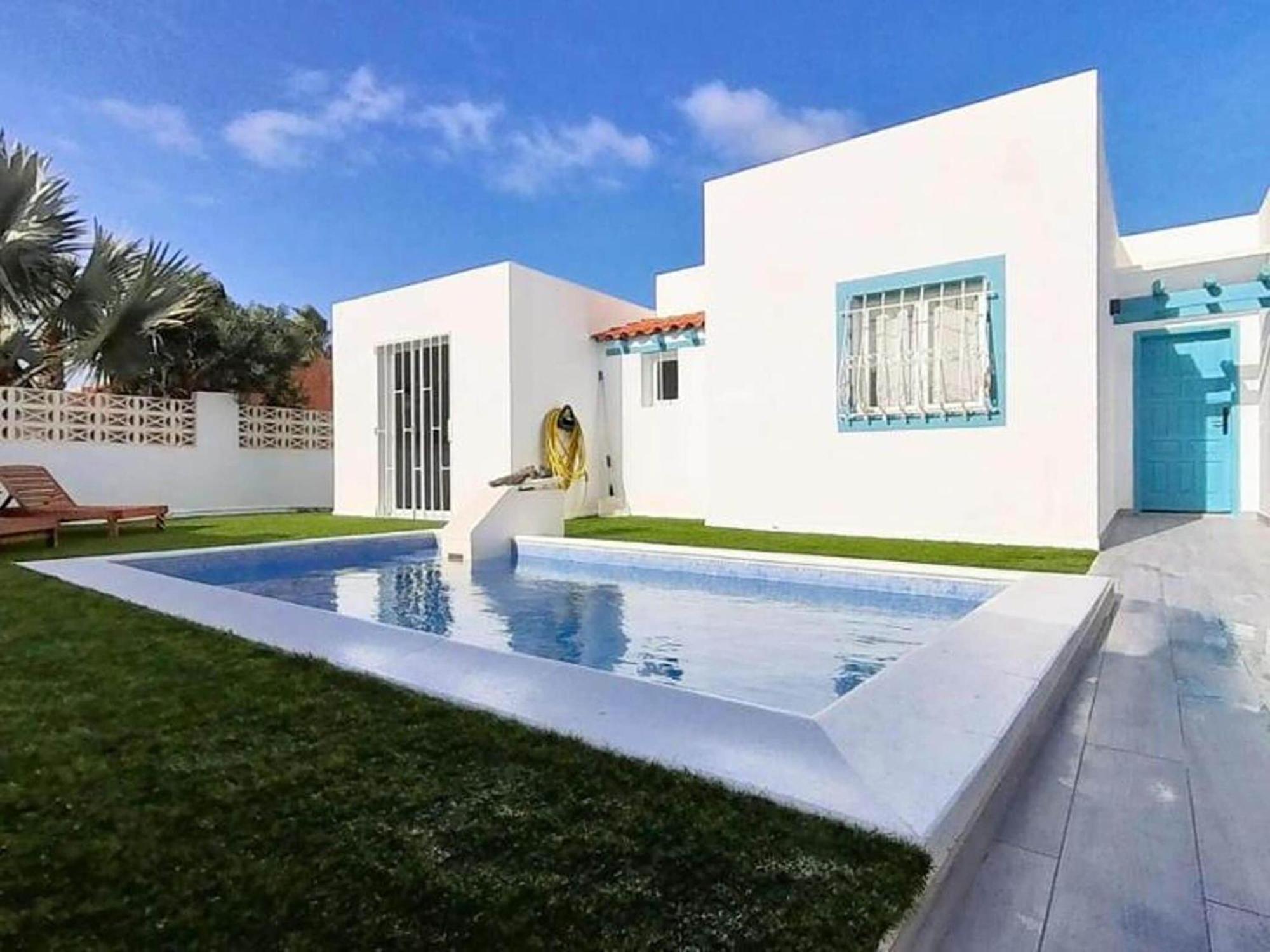 With Pool And Private Access To The * Corralejo