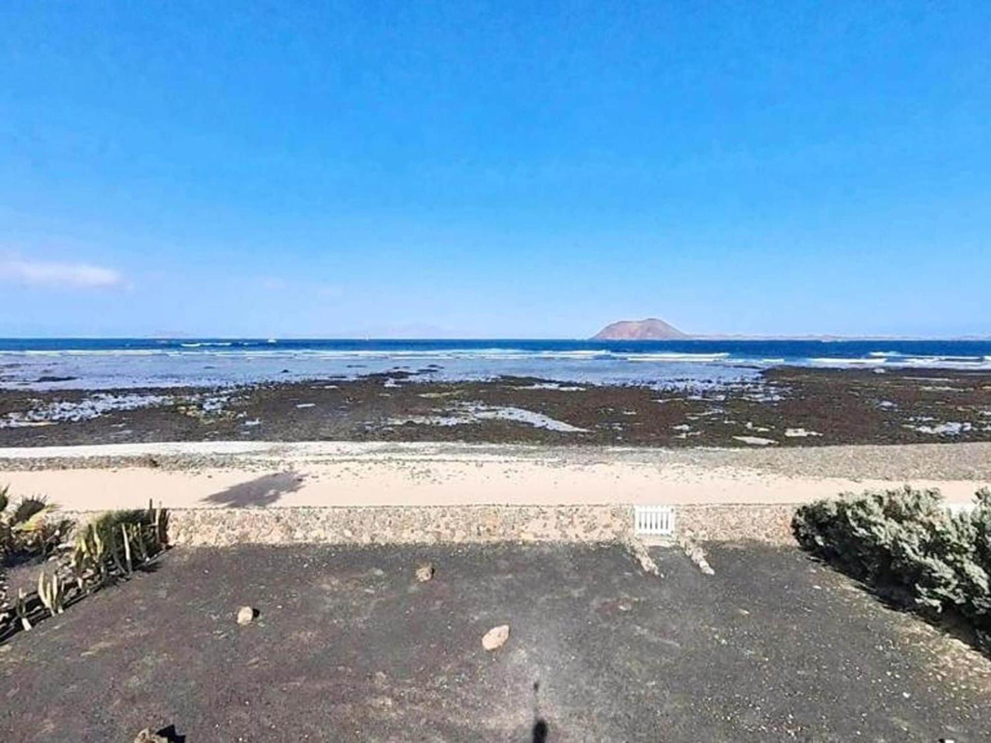 With Pool And Private Access To The Corralejo