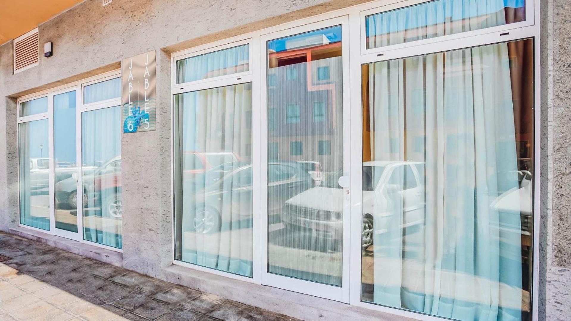 Apartment Oceanside Luxury Loft - Fast Wi-fi - Workstations *