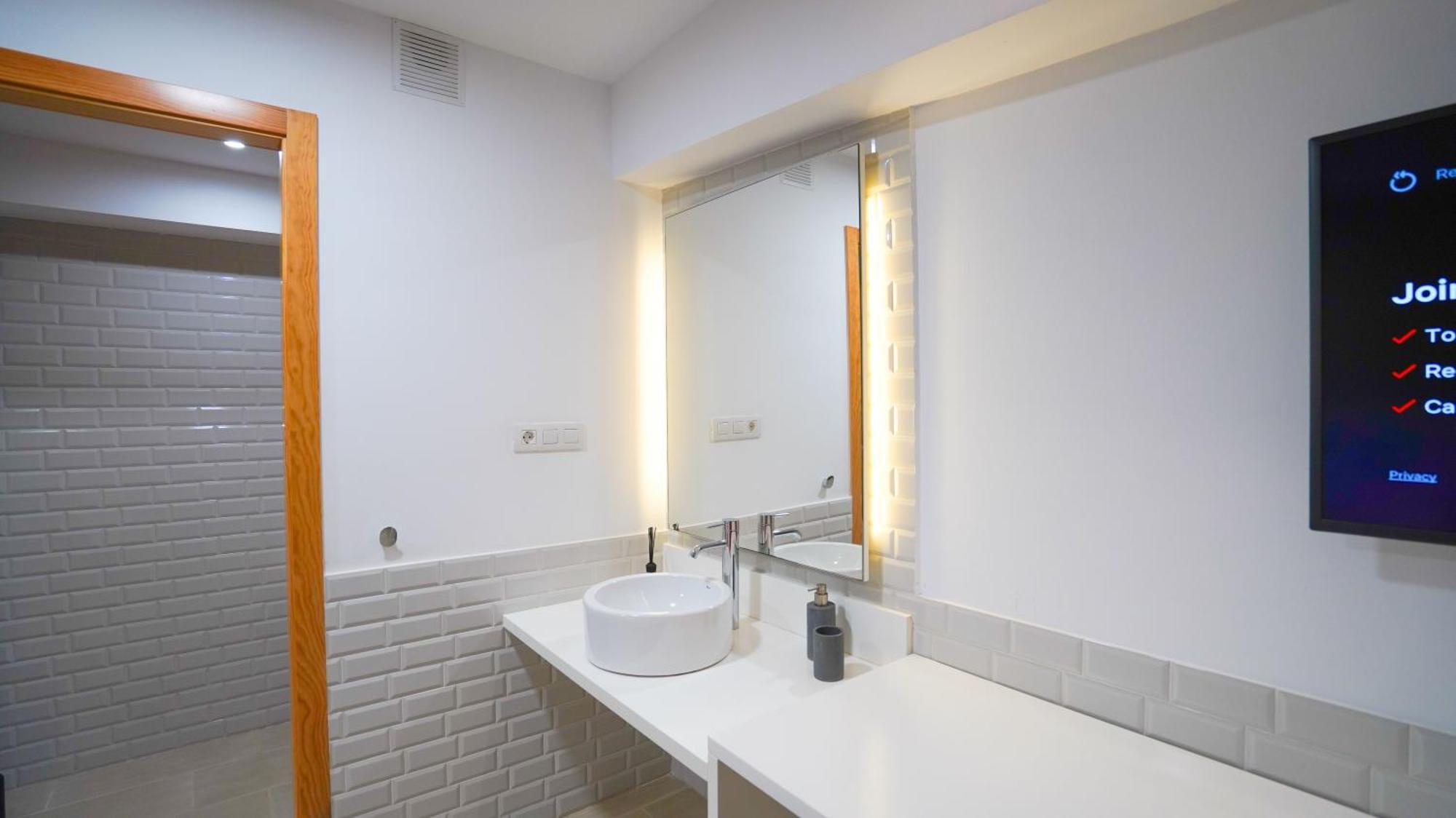 Apartment Oceanside Luxury Loft - Fast Wi-fi - Workstations *