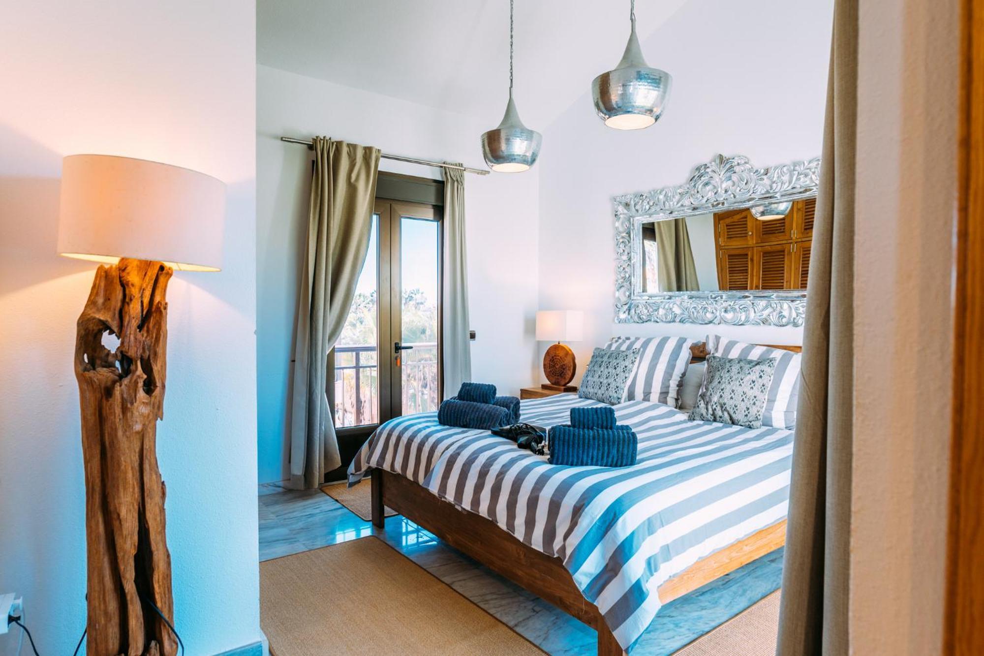 Paradise House: Piscina Privada, Playa 100m Villa *