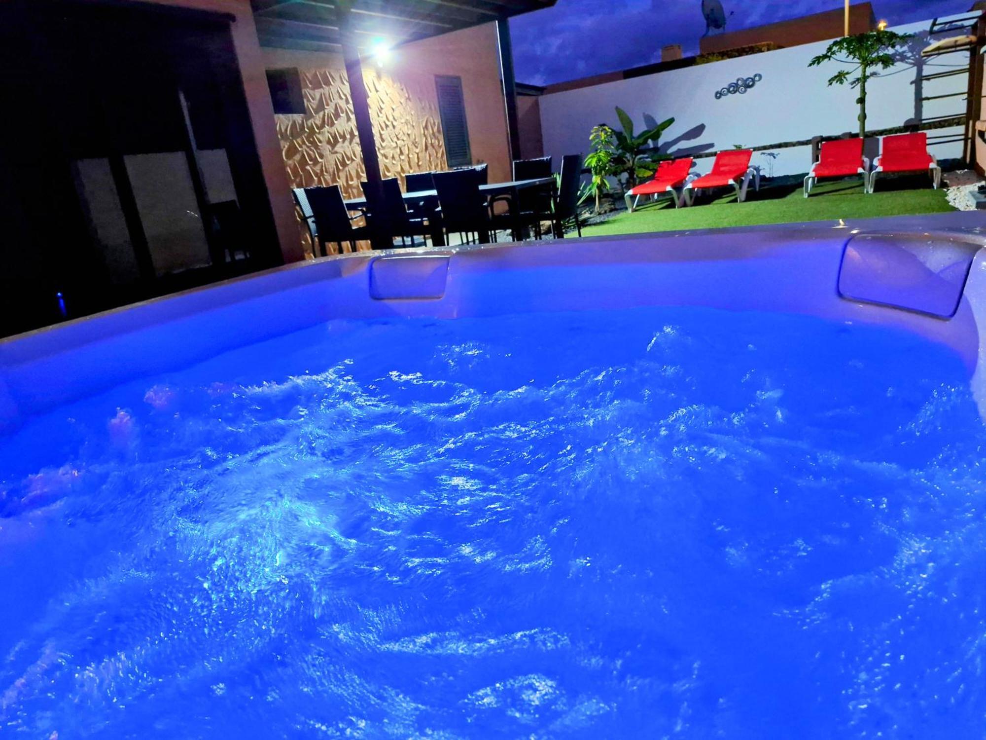 Sunrise Surf House, Big Garden, Hot Tub, Parking, Super-fast Free Wi-fi Сasa de vacaciones *