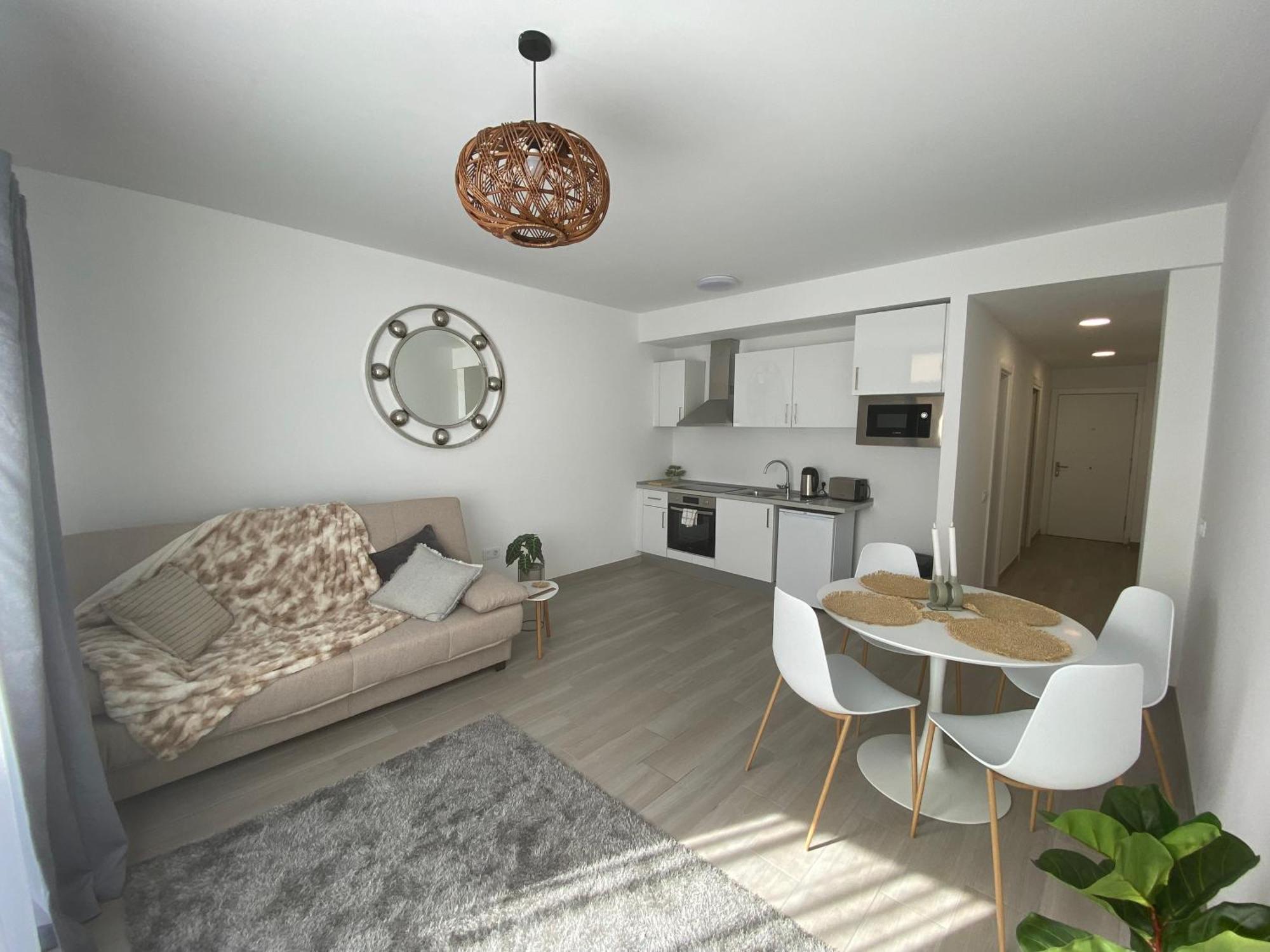 Lunacove Apartment *
