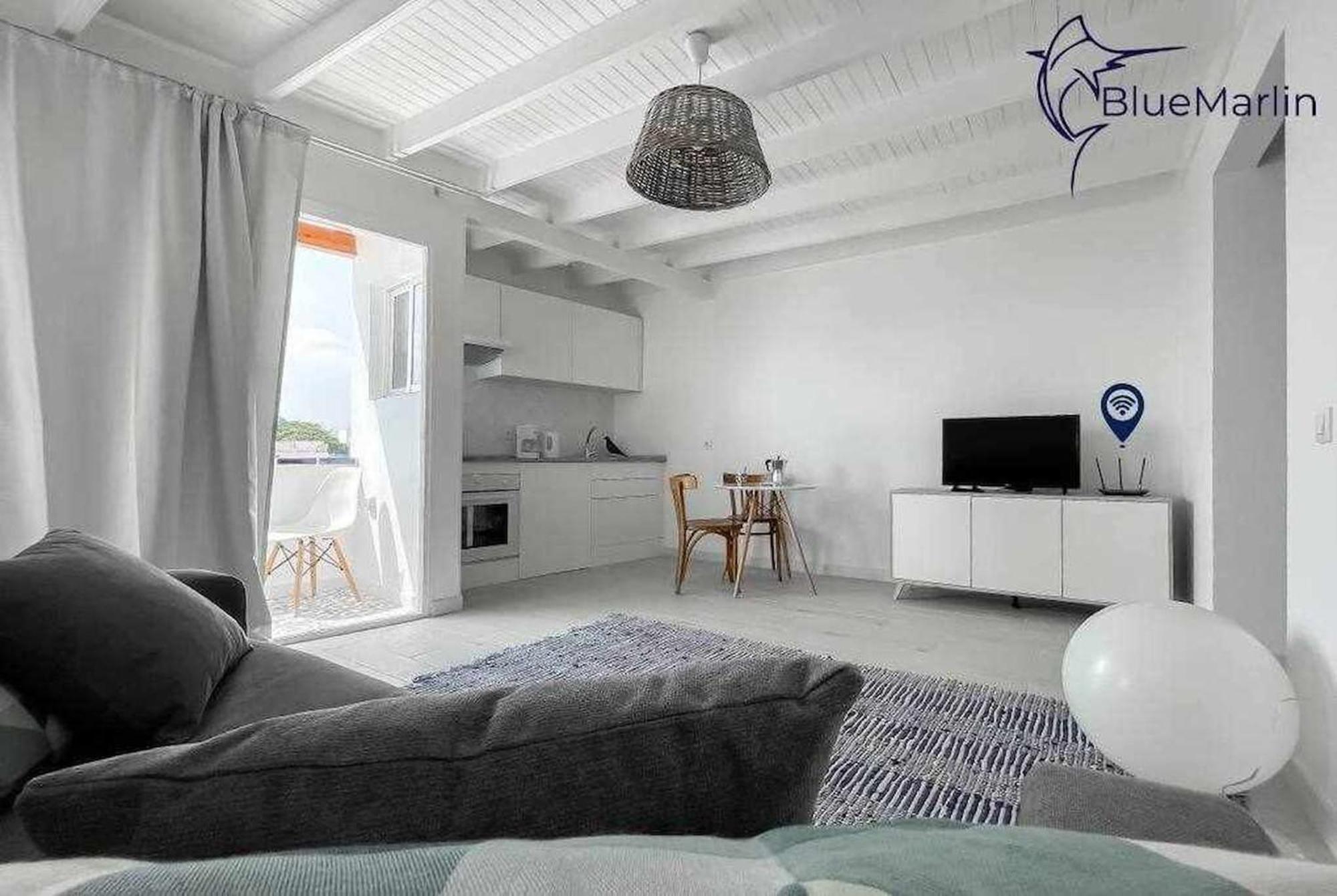 B-rent Bluemarlin Boutique Sea View Apartment