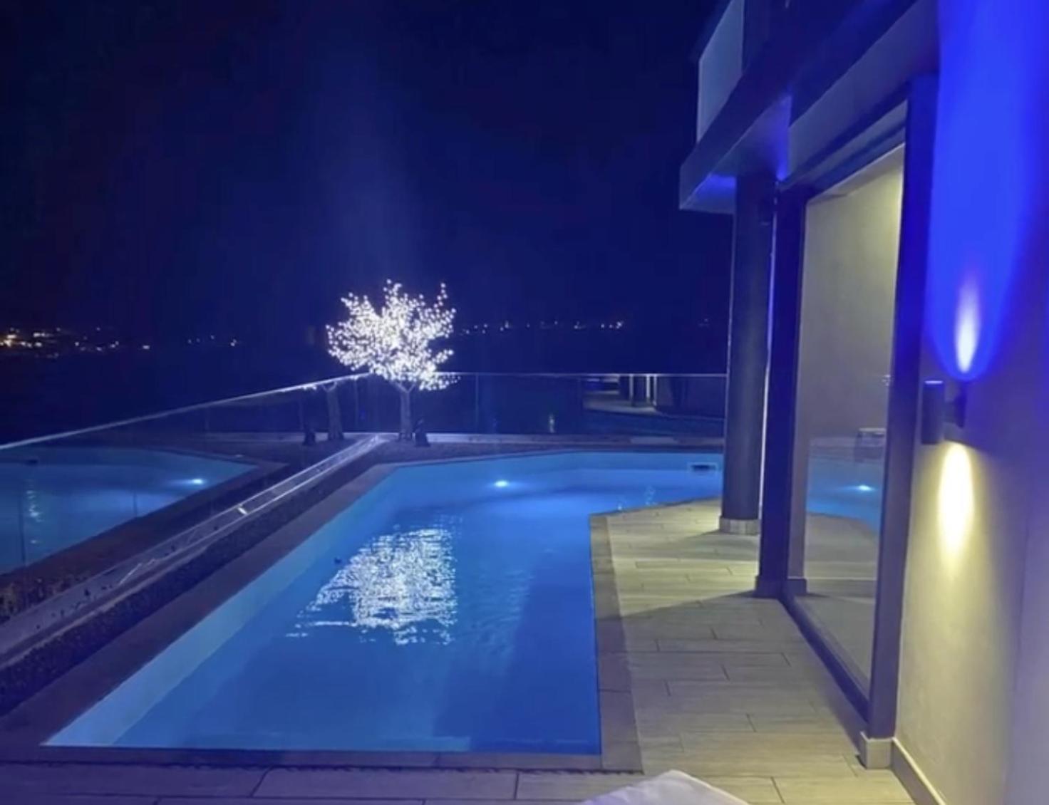 Poseidon With Private Heated Pool, Sauna And Stunning Volcano Views By Amazzzing Travel Villa
