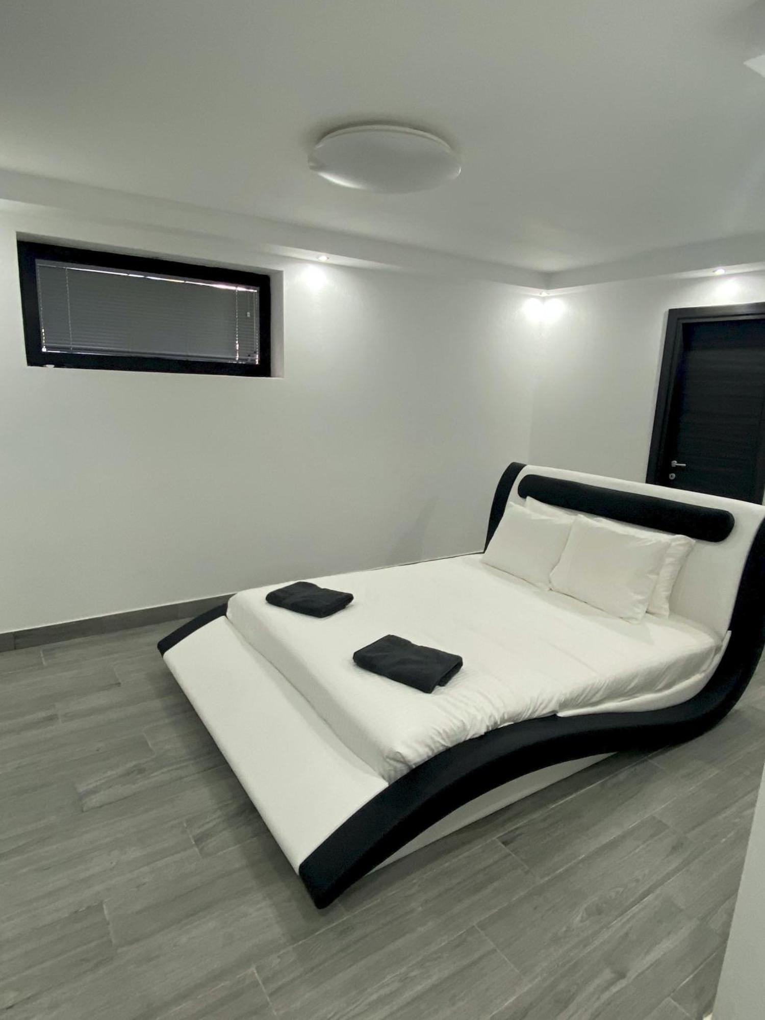 Poseidon With Private Heated Pool, Sauna And Stunning Volcano Views By Amazzzing Travel Villa