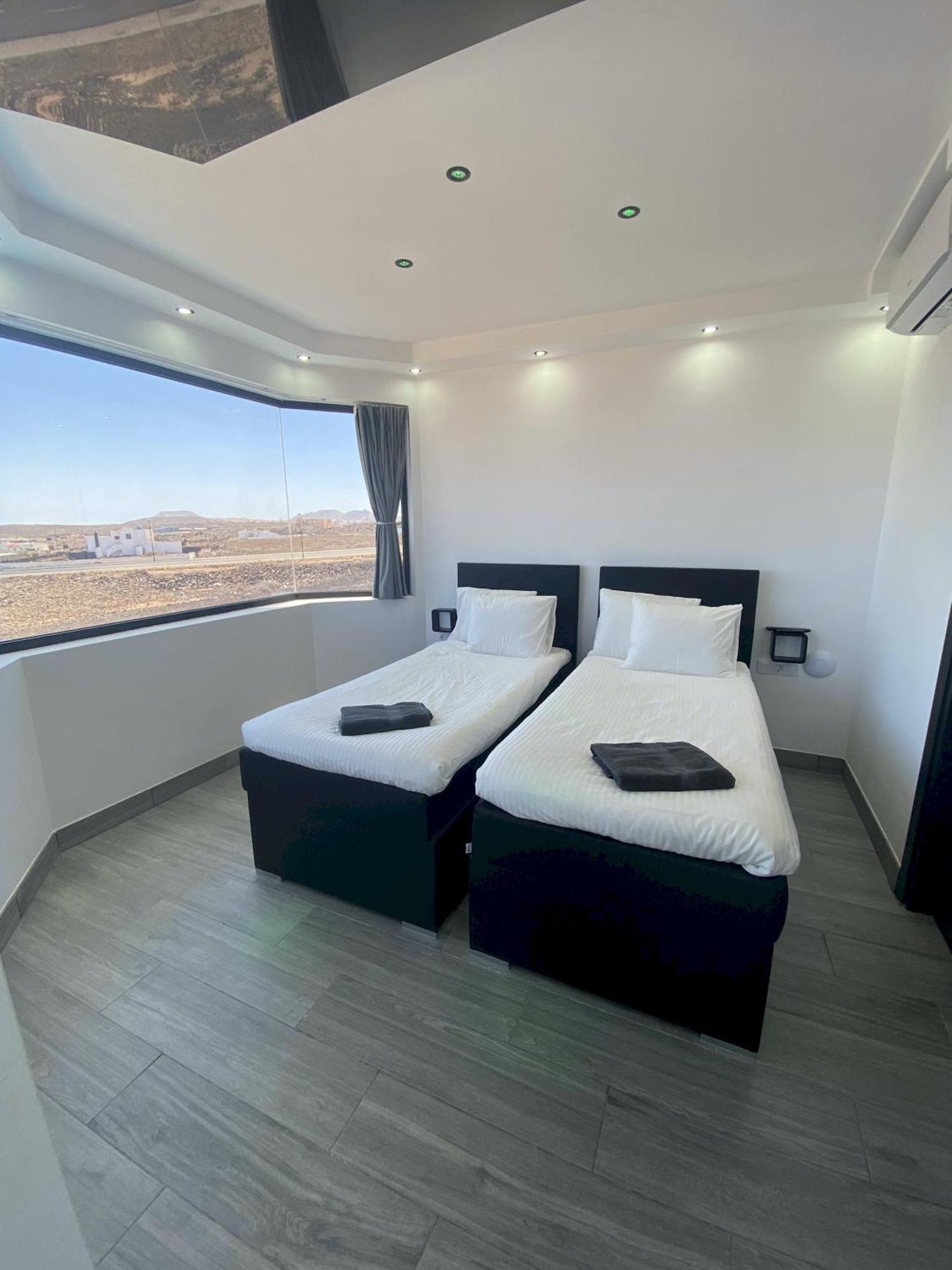 Poseidon With Private Heated Pool, Sauna And Stunning Volcano Views By Amazzzing Travel Villa *