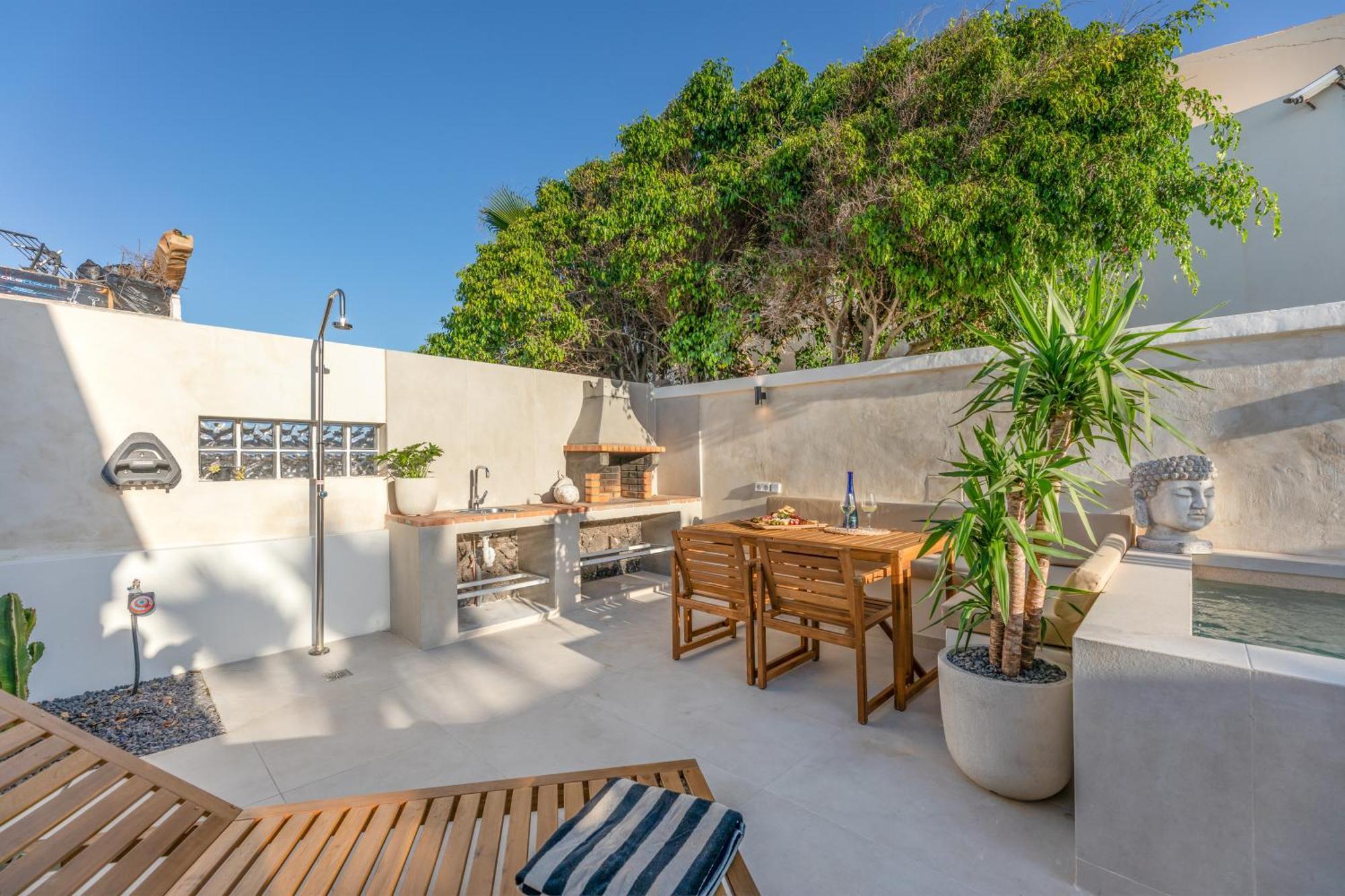 Urban Chill Private Pool By Holidays Apartment *
