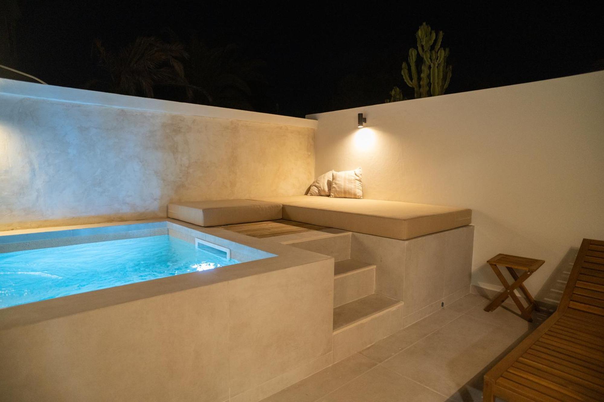 Apartment Urban Chill Private Pool By Holidays