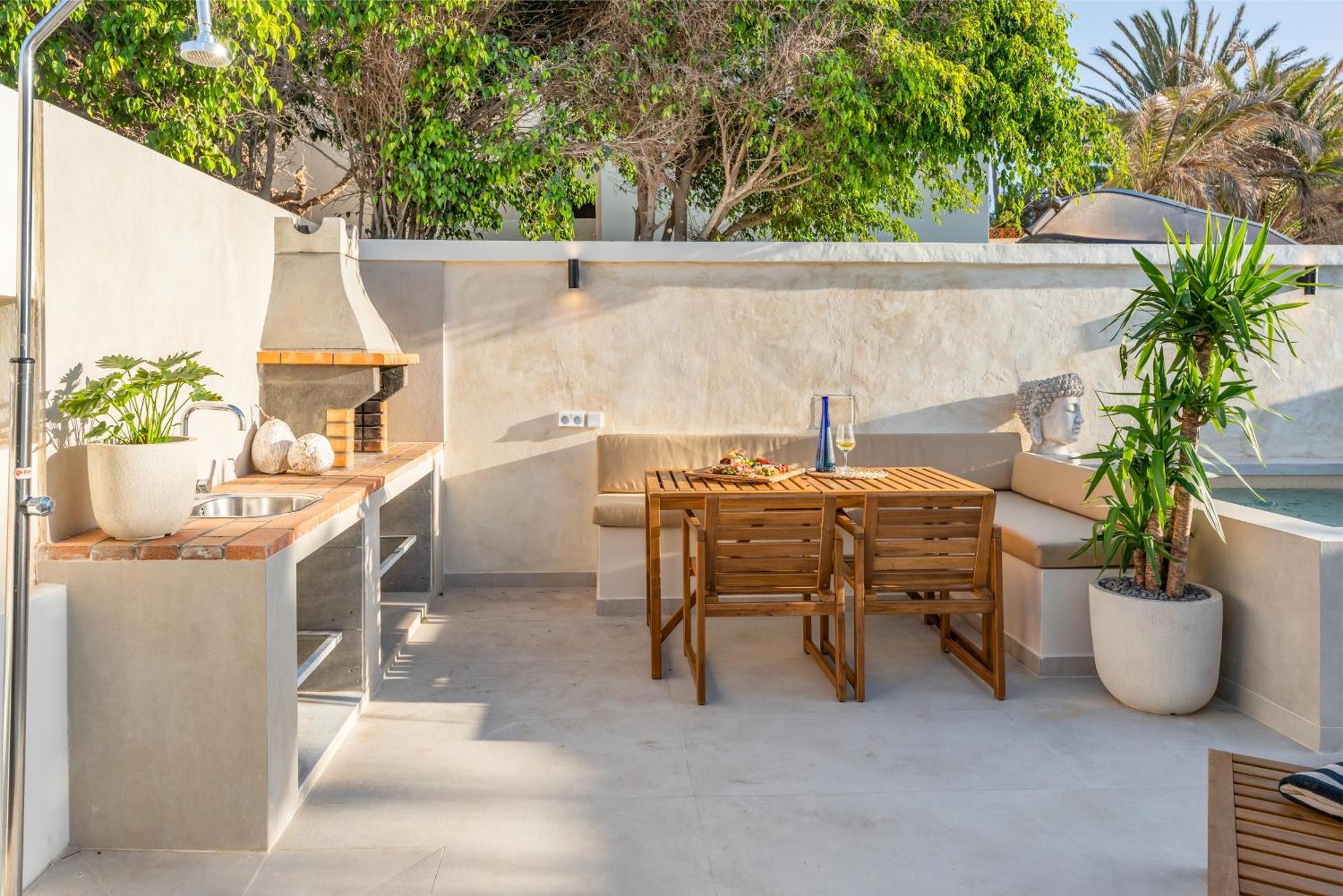 Urban Chill Private Pool By Holidays