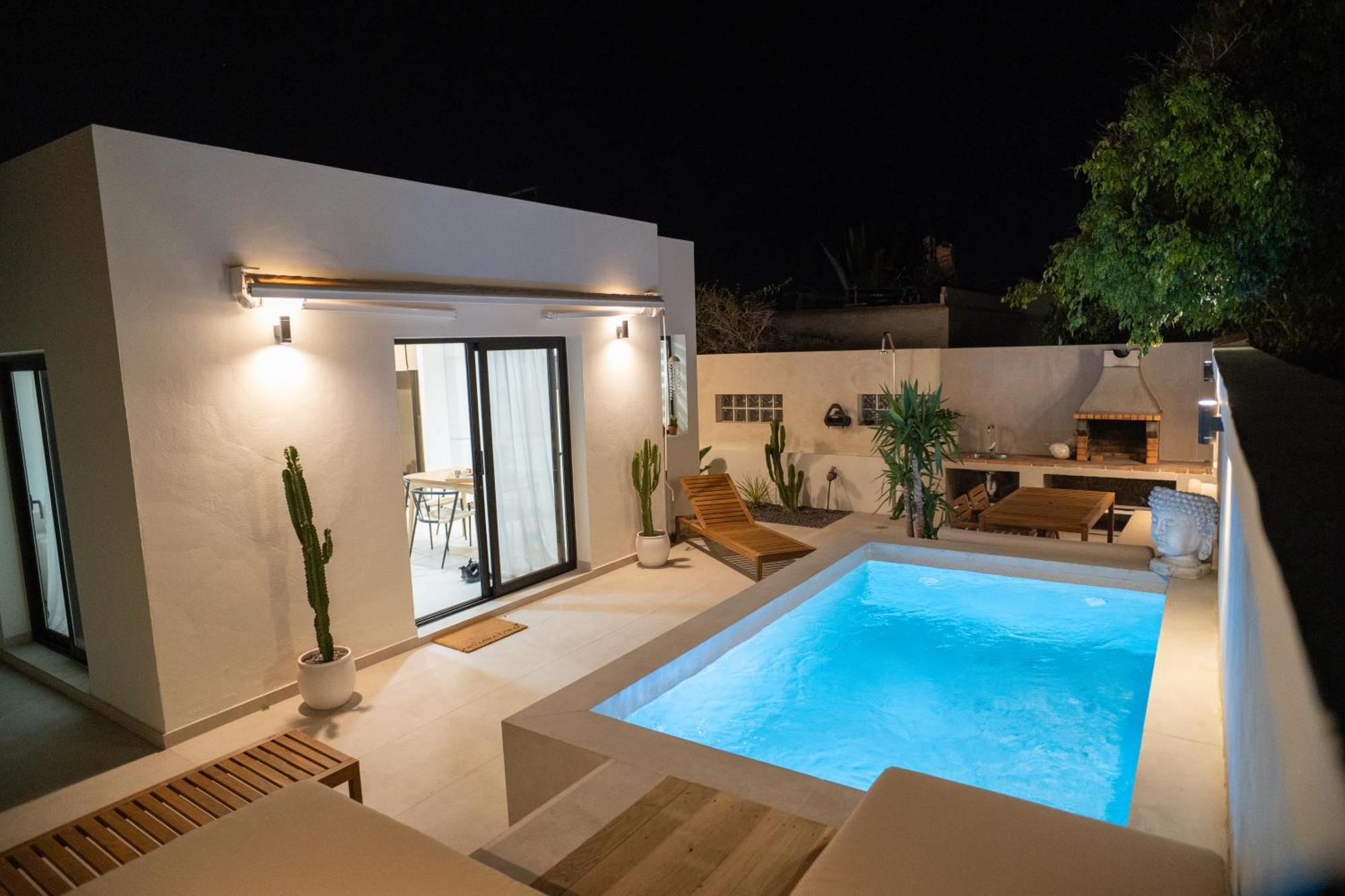 Apartment Urban Chill Private Pool By Holidays
