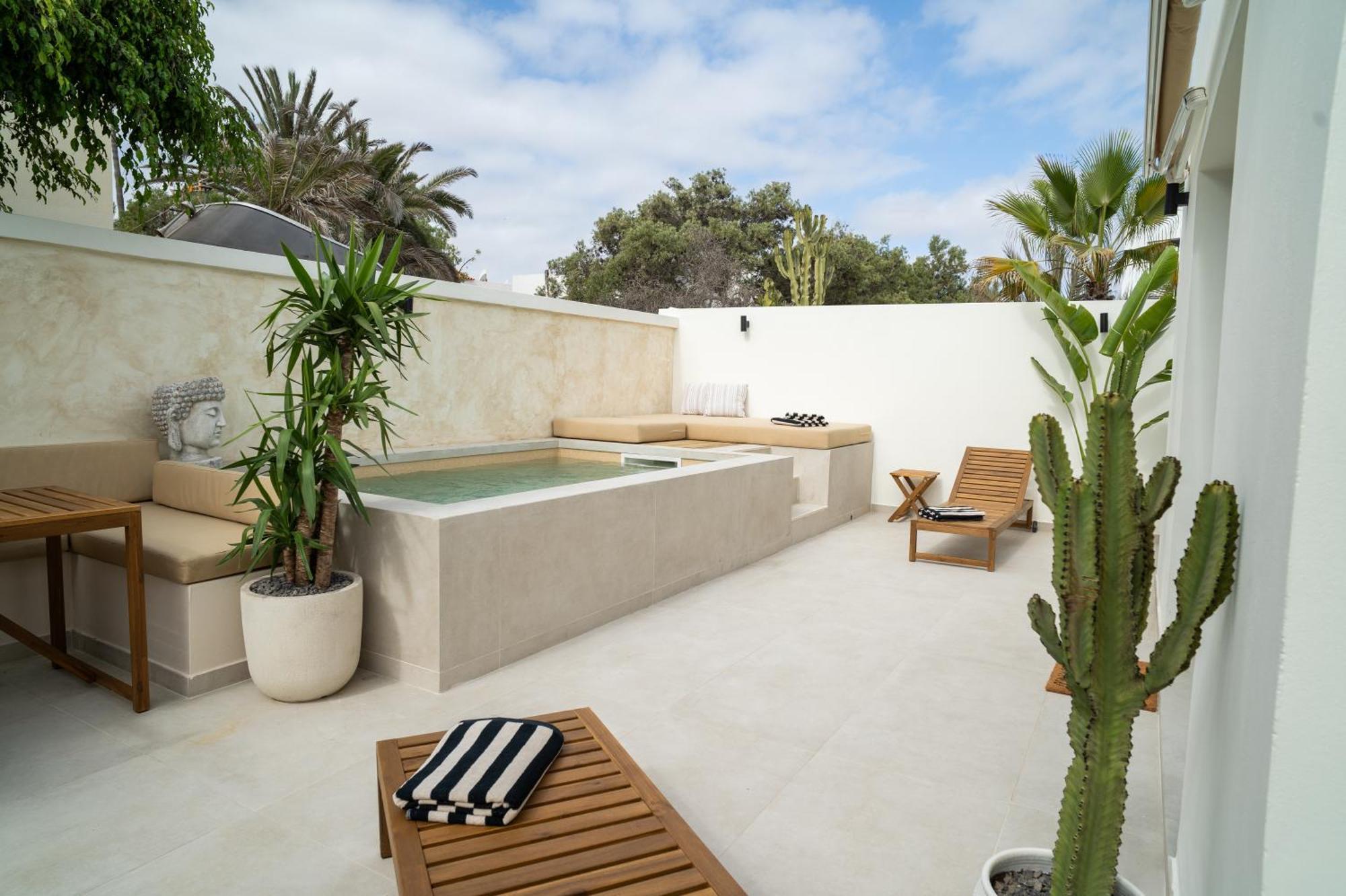 Urban Chill Private Pool By Holidays Apartment *