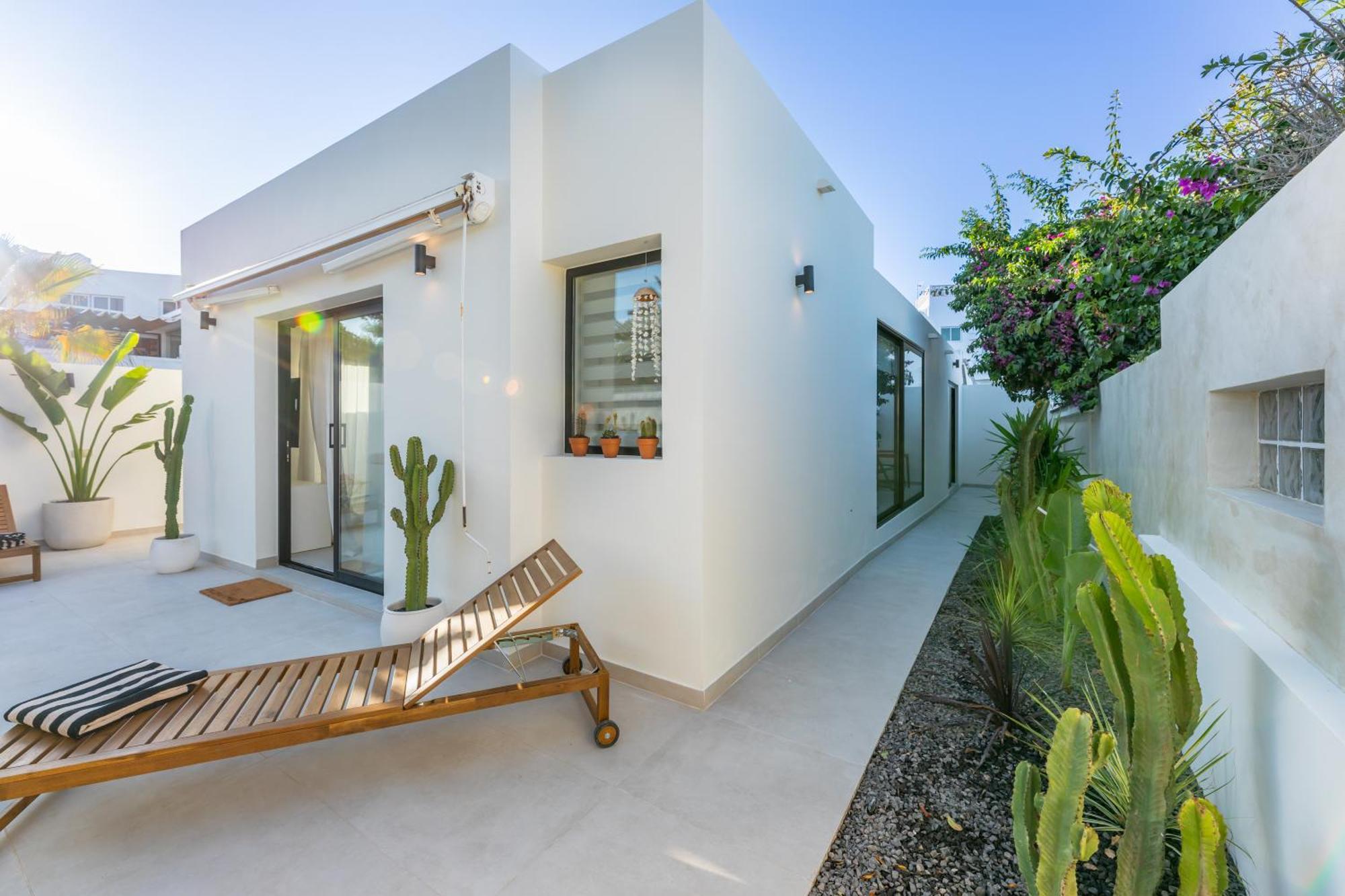 Apartment Urban Chill Private Pool By Holidays