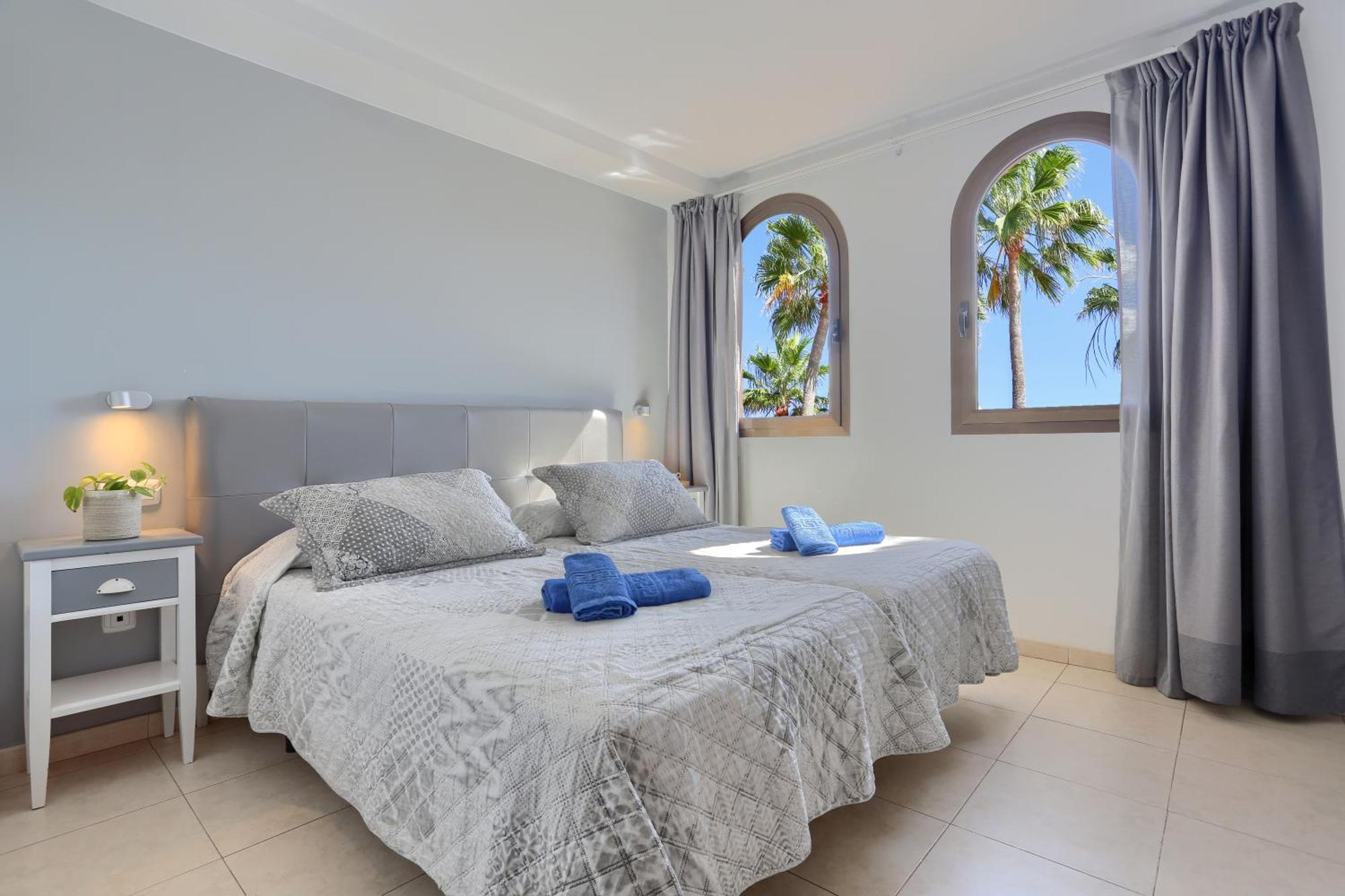 Oasis Royal Apartment *