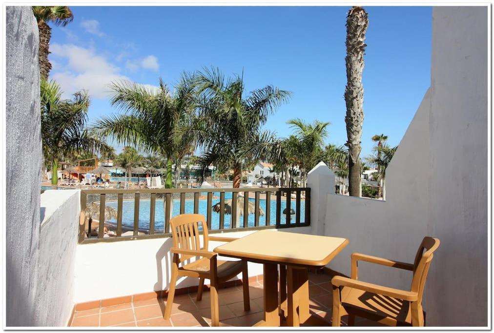 Apartment Central With Terrace & Palm Trees 25mb Wifi