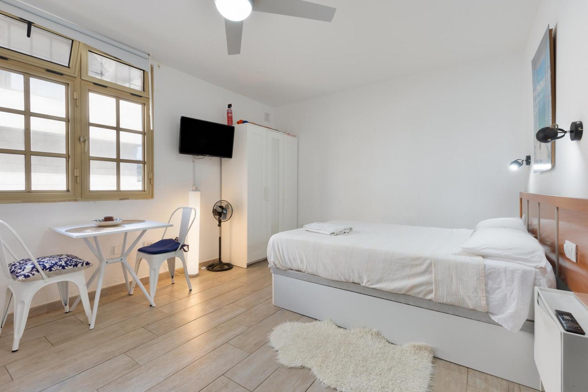 Bright Apartment *