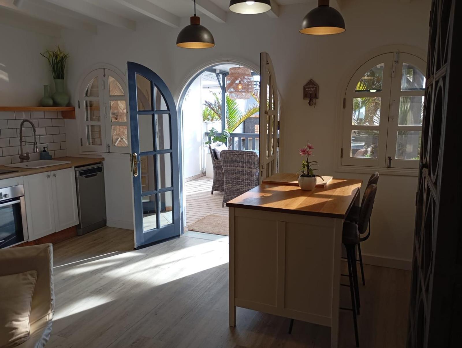Dalia House, Frontbeach, Piscina,